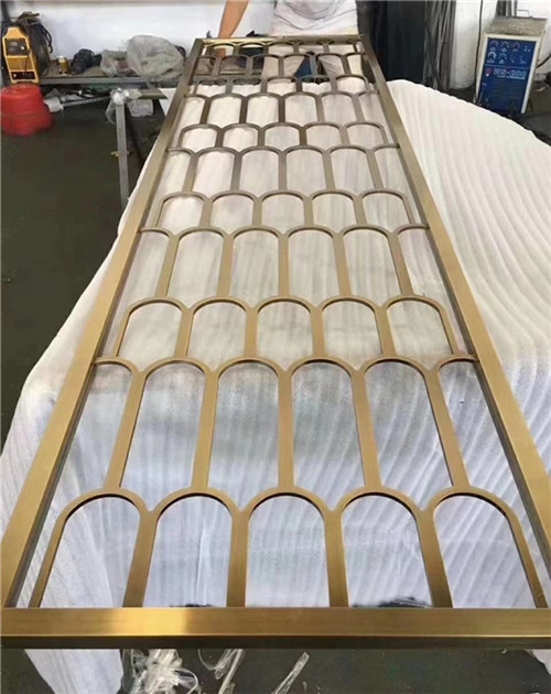 ステンレスチタン金糸引き屏風