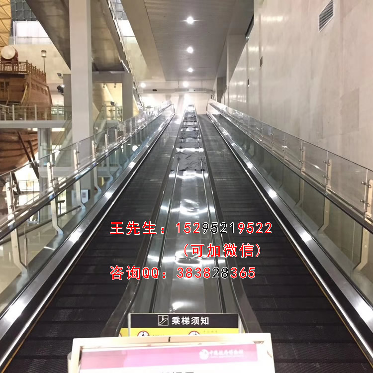 上海航海博物館のエレベーターの落下防止柵に使われているノンステップステンレス支柱